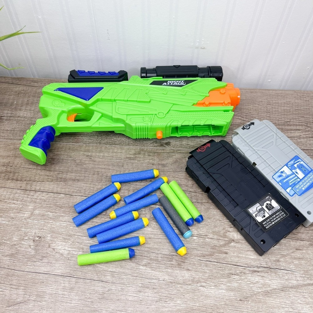 Buzz Bee Toy Gun Dart Gun With 2 Cartridges & 12 Darts